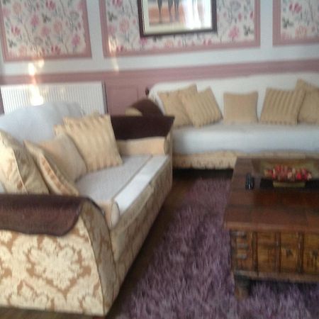 Busby Apartments Глазгоу Екстериор снимка