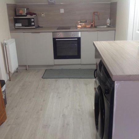Busby Apartments Глазгоу Екстериор снимка