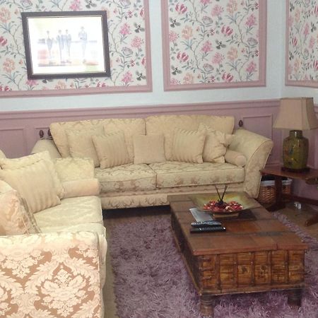 Busby Apartments Глазгоу Екстериор снимка