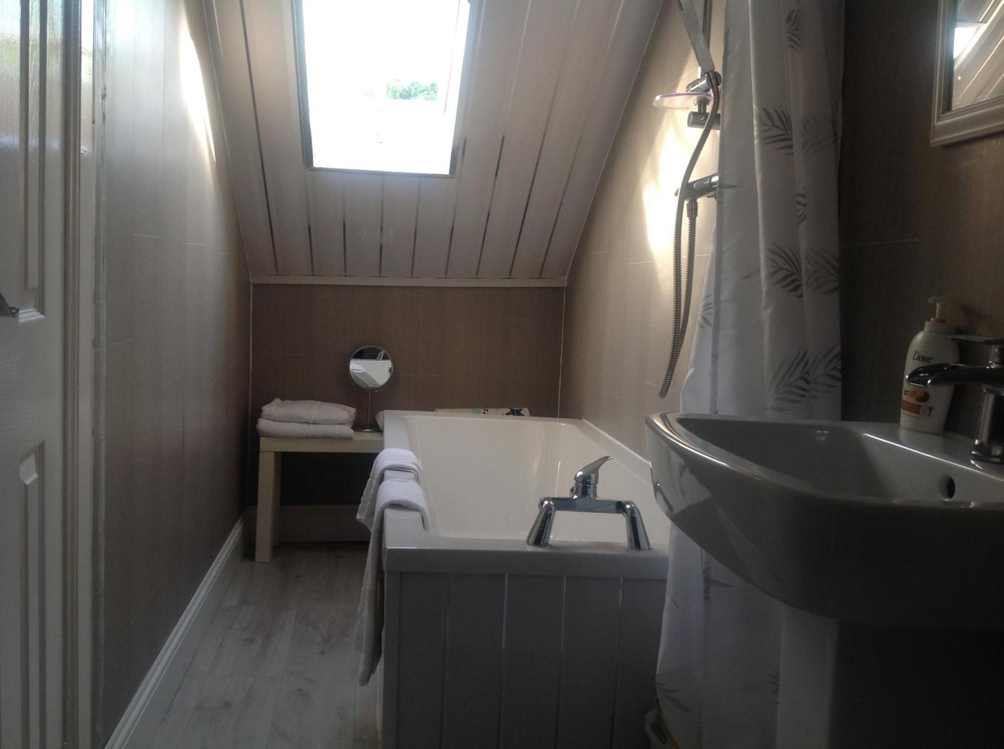 Busby Apartments Глазгоу Екстериор снимка